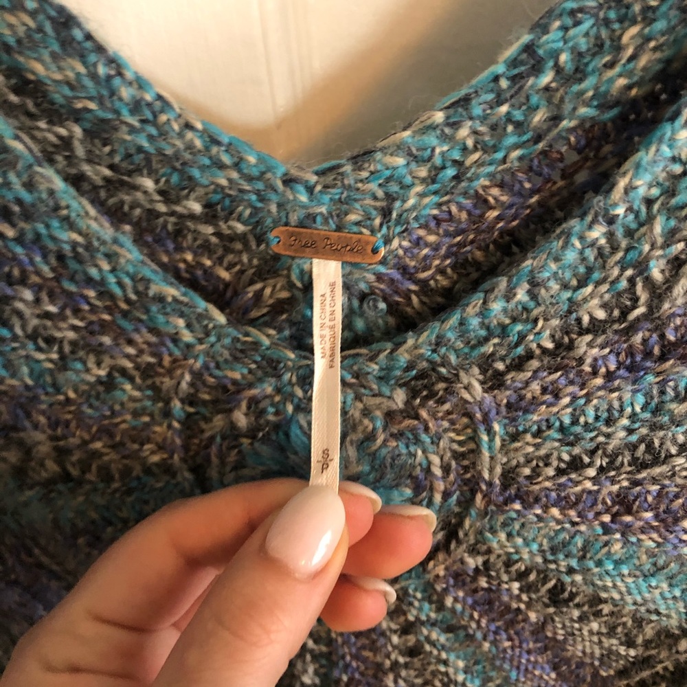 Free People knit crop sweater. Oversized. - Picture 3 of 8